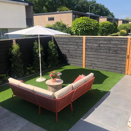 The Little White House 3*