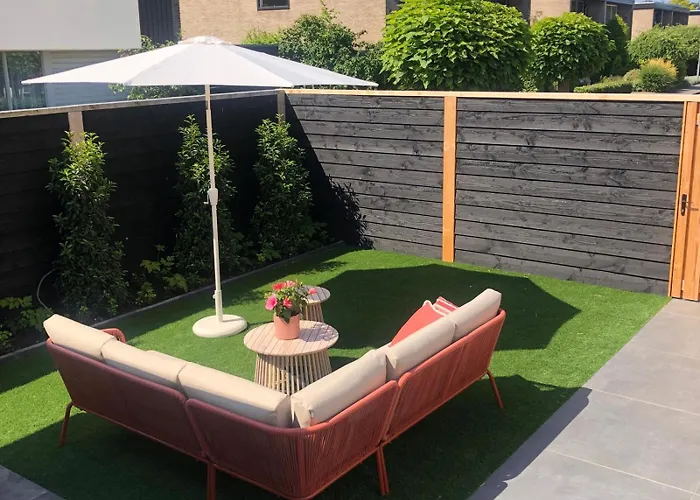 The Little White House 3*