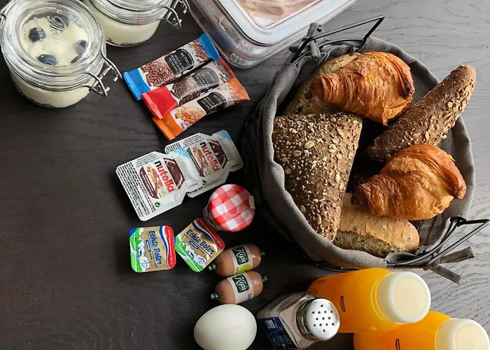 The Little White House Couette-café 3*