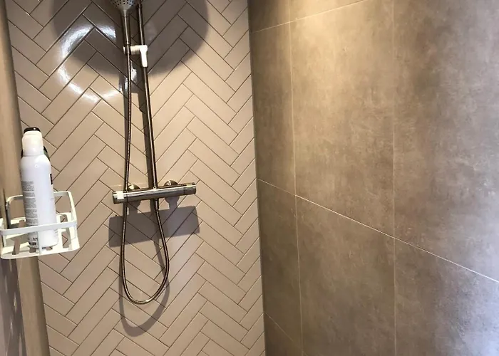 The Little White House 3*