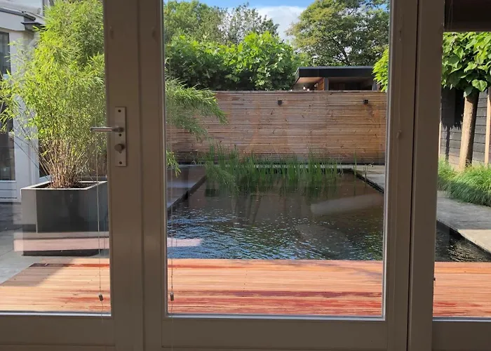 Couette-café The Little White House