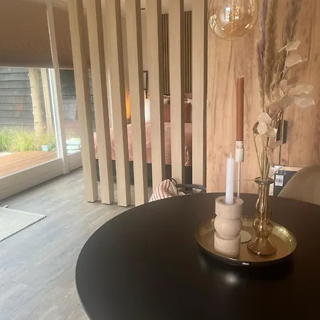 לינה וארוחת בוקר The Little White House 3*