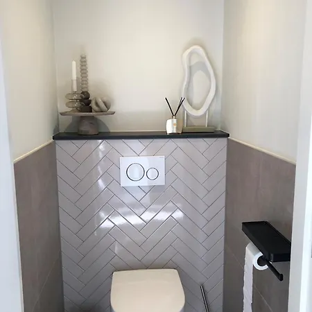 לינה וארוחת בוקר The Little White House